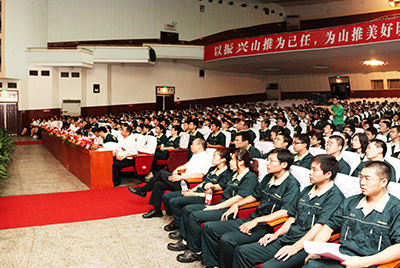 作為推動(dòng)企業(yè)加快發(fā)展三大平臺(tái)之一的人力資源管理提升工作，將是當(dāng)前和今后一段時(shí)期山推股份人力資源管理的首要任務(wù)。