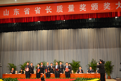 1月11日，山東省第三屆省長質(zhì)量獎(jiǎng)表彰大會(huì)在山東省政府禮堂召開。